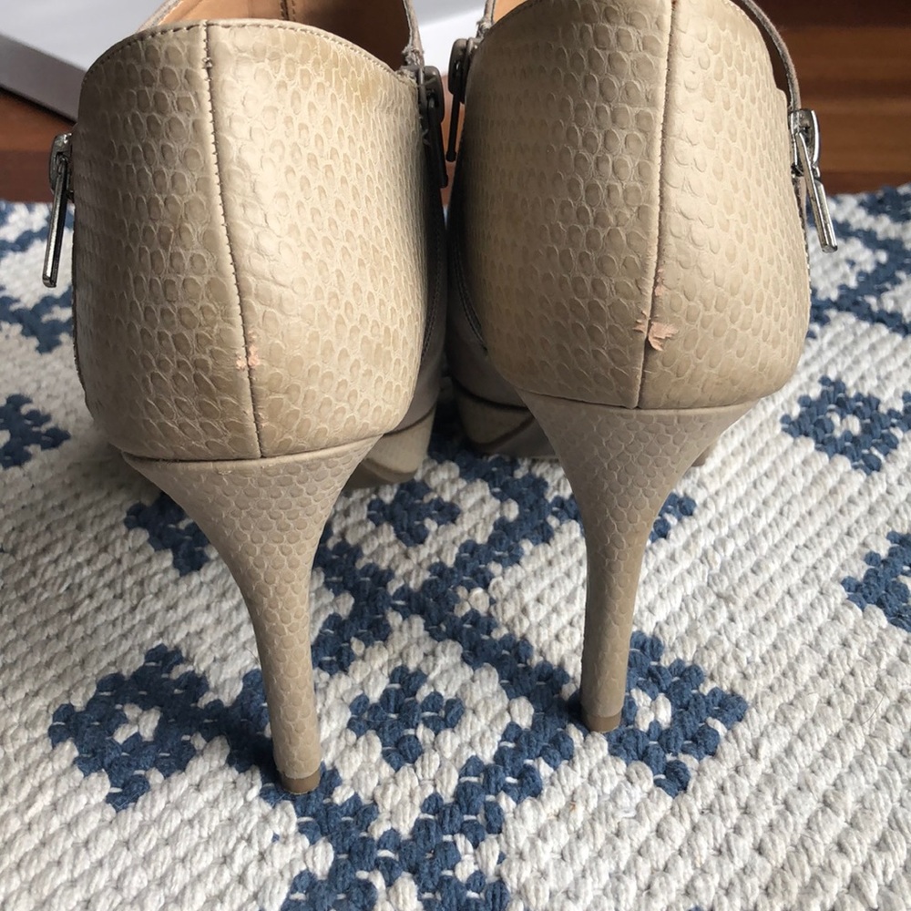 Heels - Picture 3 of 4